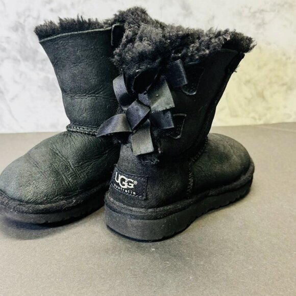 UGG Mini Bailey Bow  Faux Fur Lined Boot Black Girls Size 8 - Picture 4 of 6